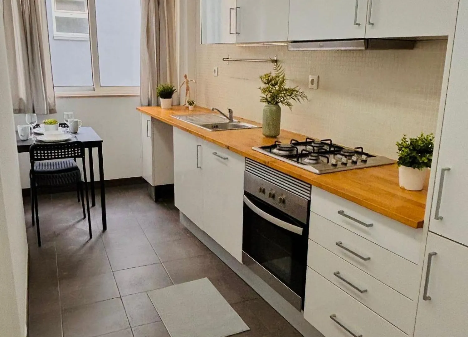 Hostel Luxury Central Lisbon Rooms, Best Location For Tourists