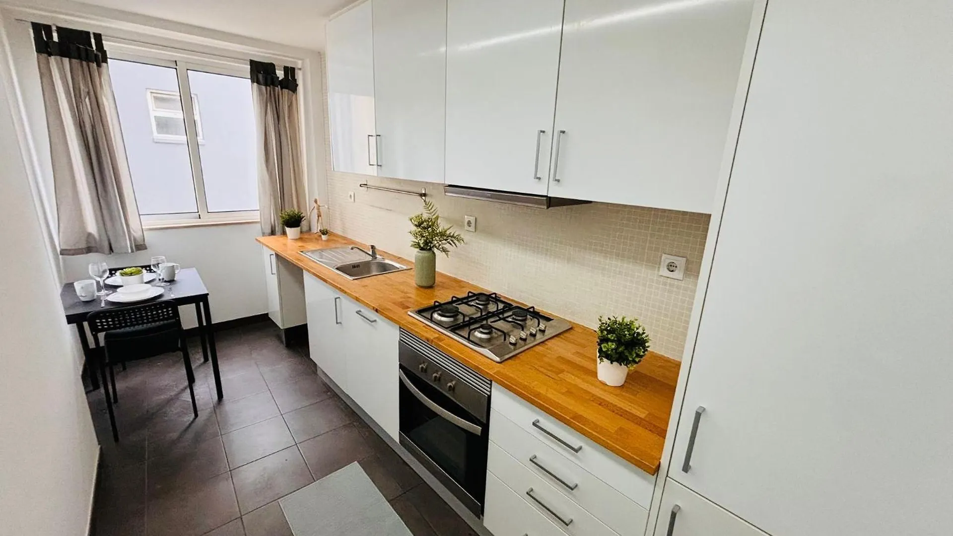 Hostel Luxury Central Lisbon Rooms, Best Location For Tourists