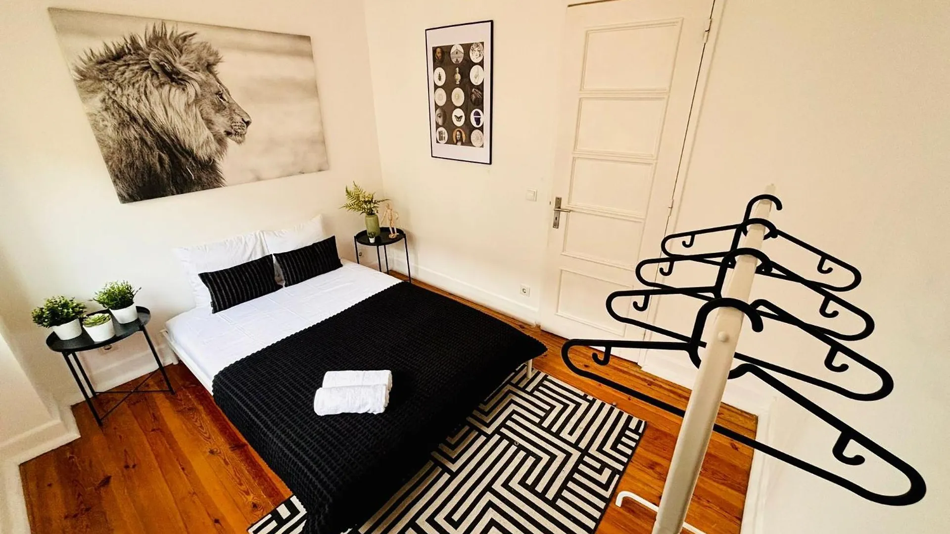 Hostel Luxury Central Lisbon Rooms, Best Location For Tourists