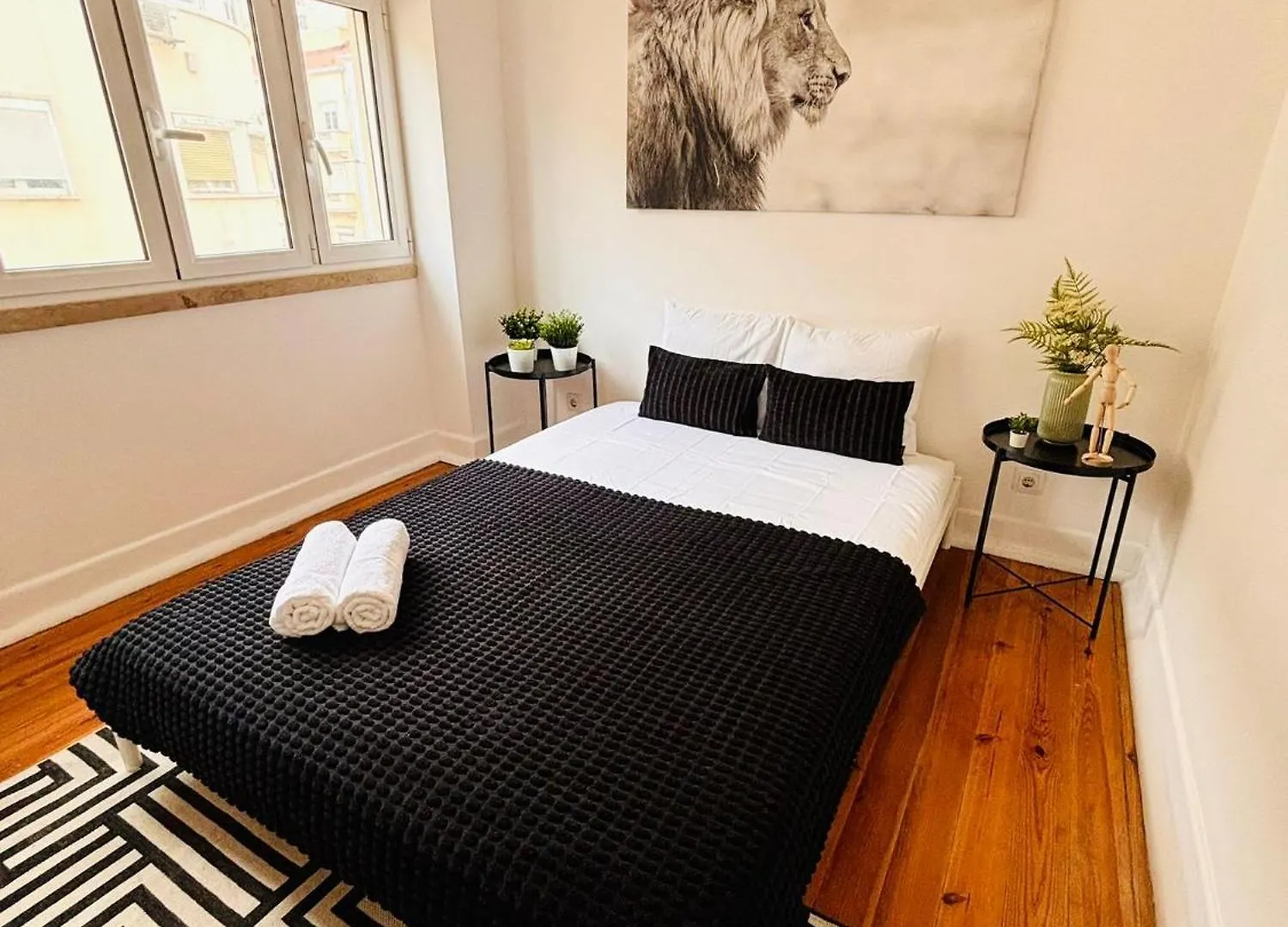 Luxury Central Lisbon Rooms, Best Location For Tourists Hostel