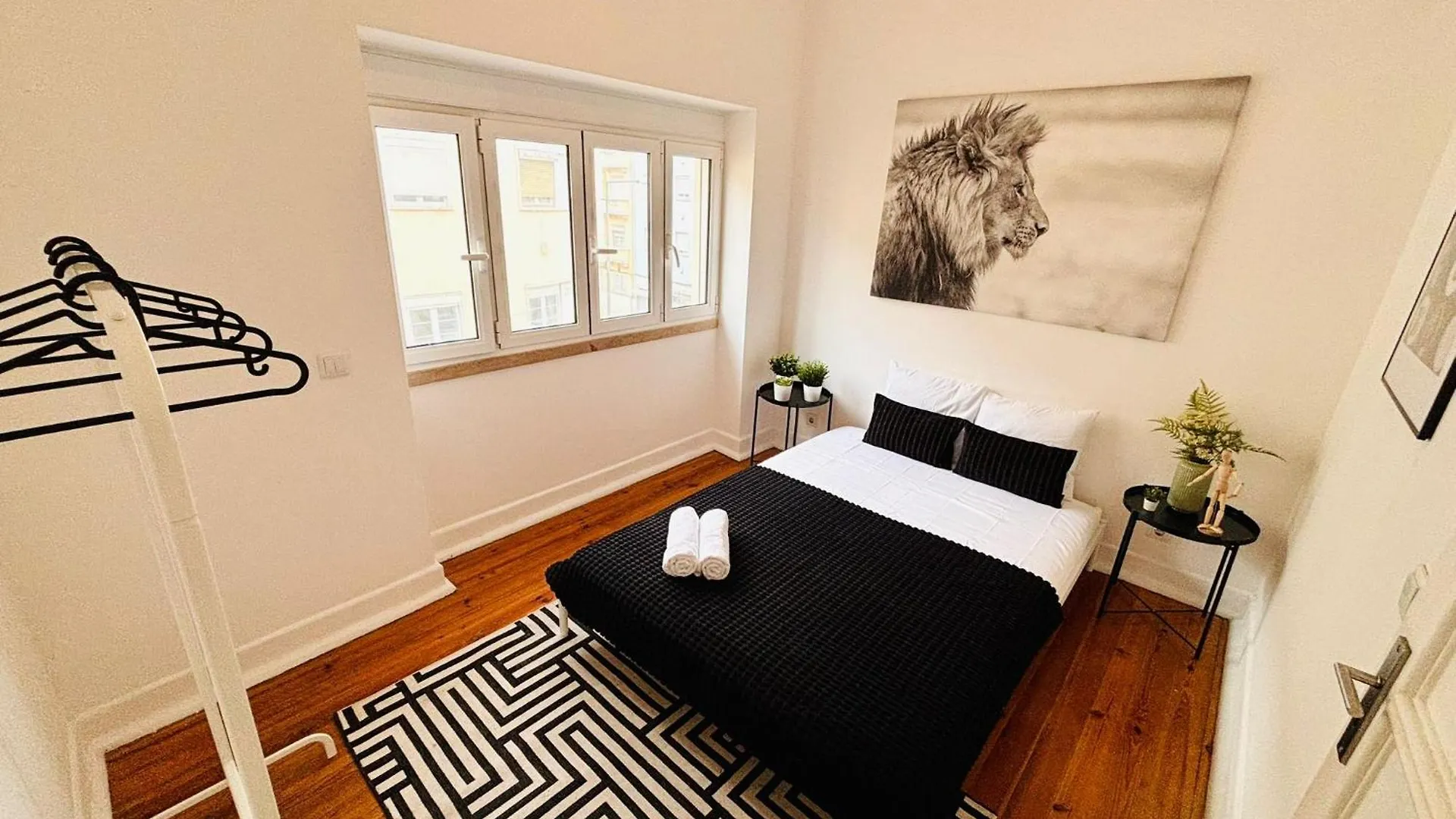 Hostel Luxury Central Lisbon Rooms, Best Location For Tourists