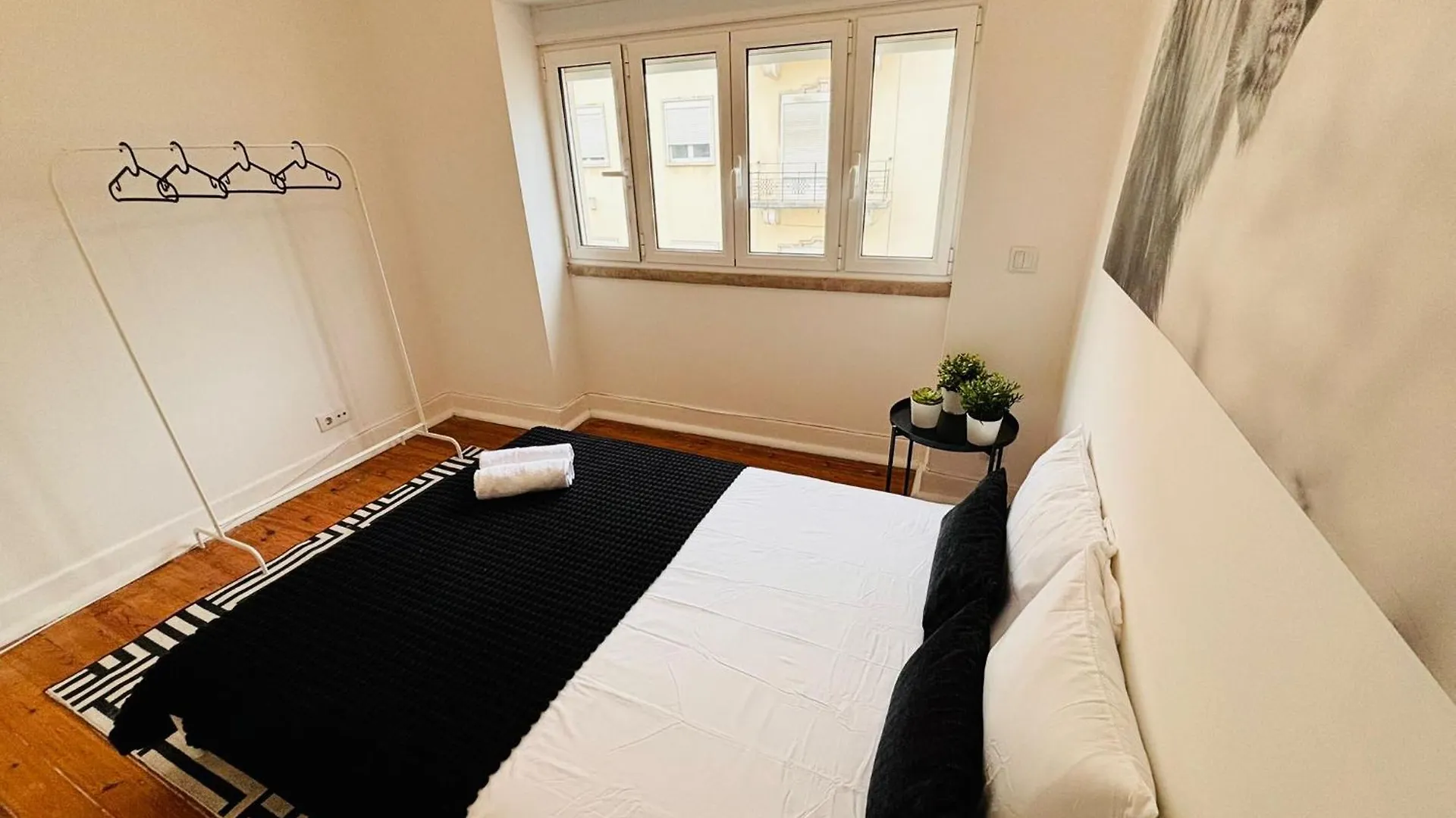 Hostel Luxury Central Lisbon Rooms, Best Location For Tourists