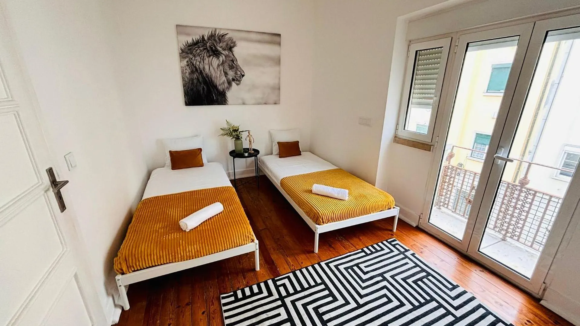 Hostel Luxury Central Lisbon Rooms, Best Location For Tourists