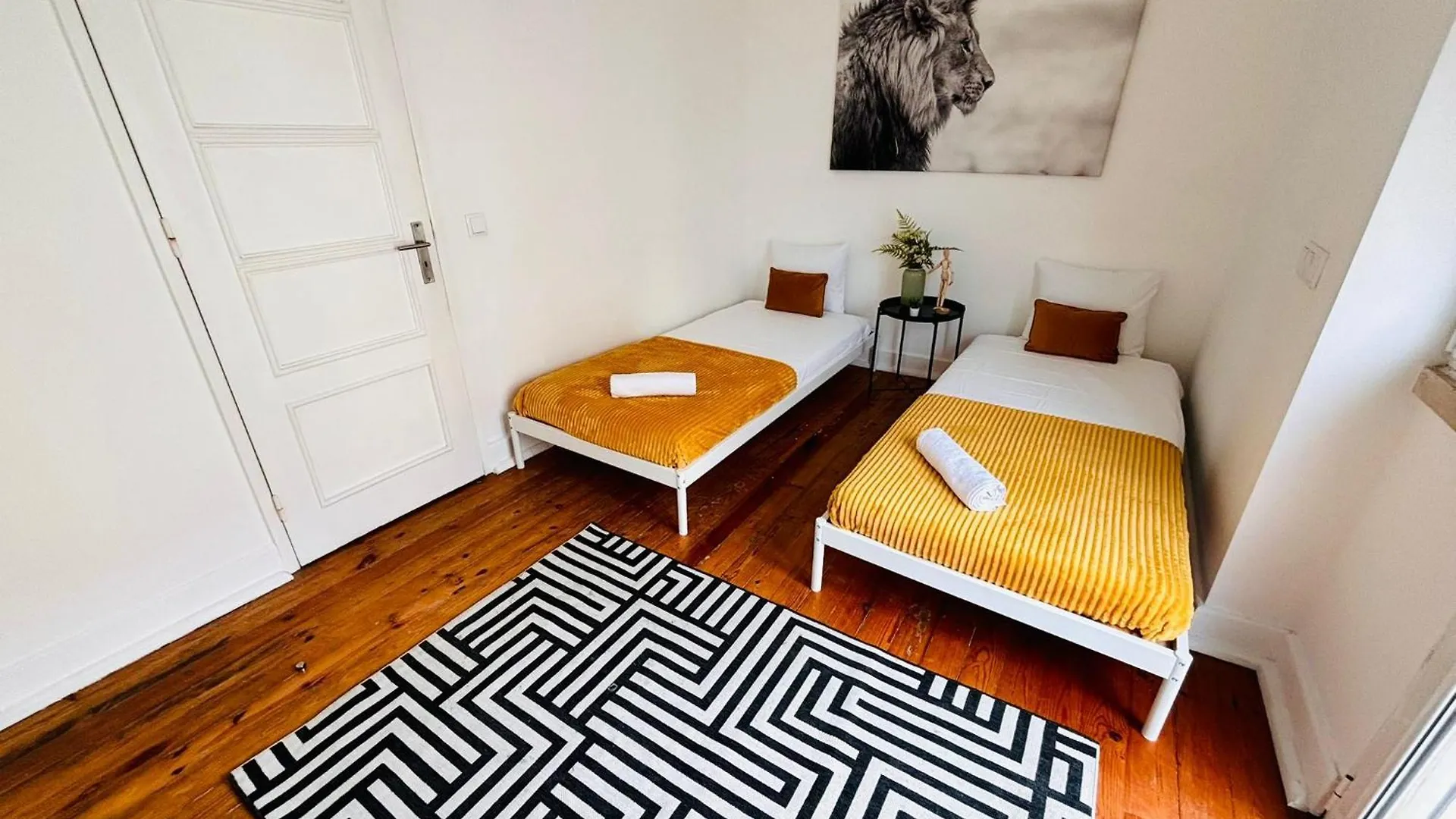 Luxury Central Lisbon Rooms, Best Location For Tourists Hostel