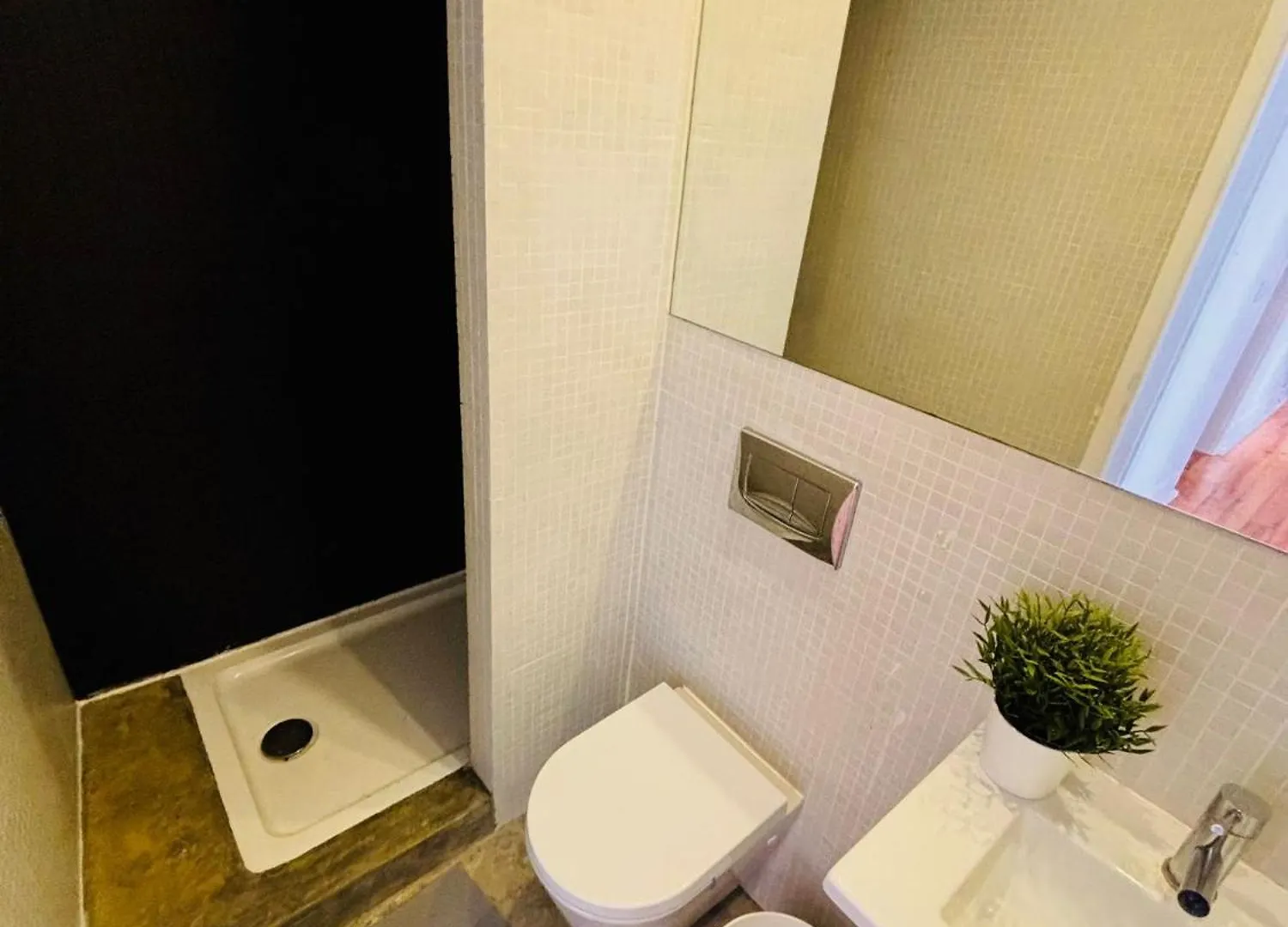 Luxury Central Lisbon Rooms, Best Location For Tourists