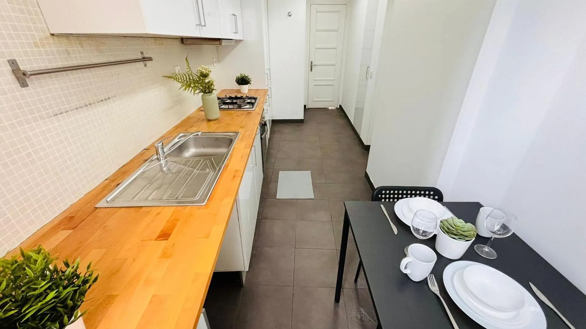 Hostel Luxury Central Lisbon Rooms, Best Location For Tourists