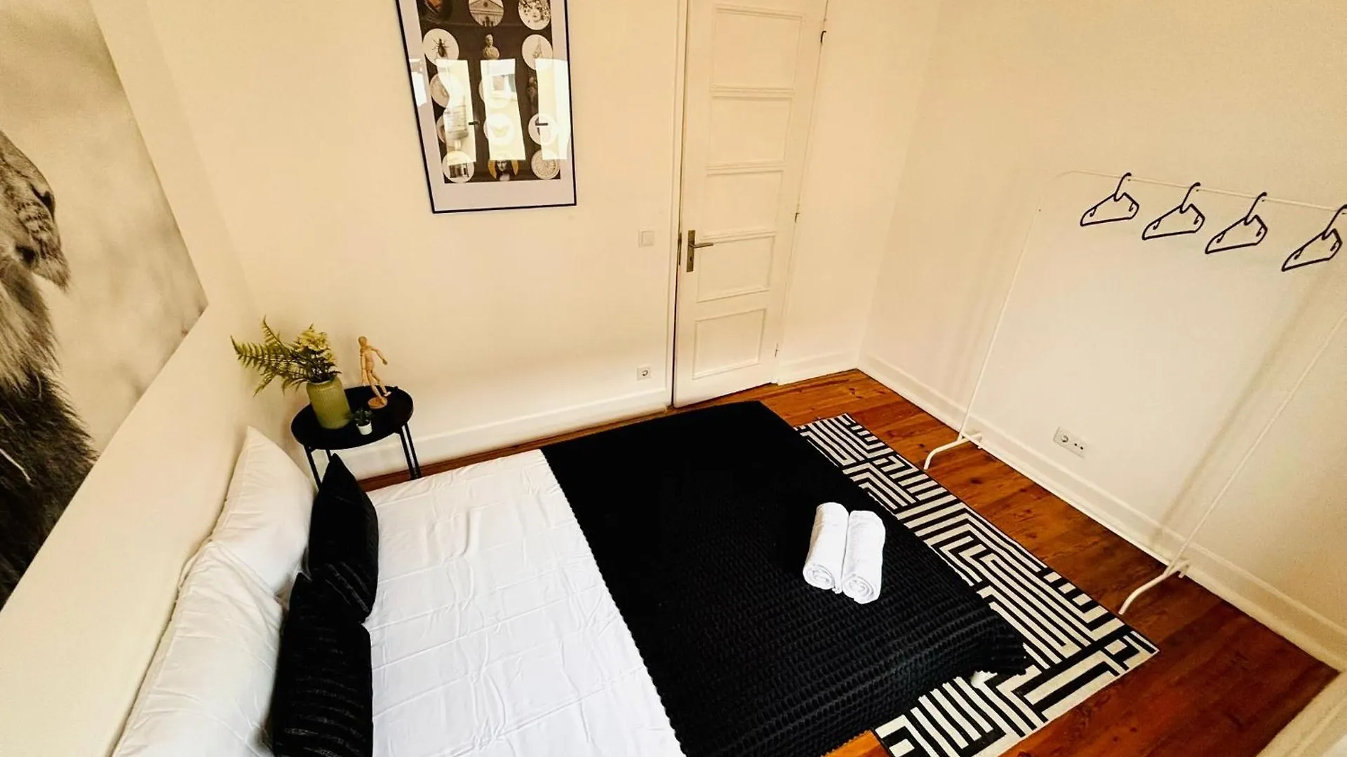 Luxury Central Lisbon Rooms, Best Location For Tourists Hostel