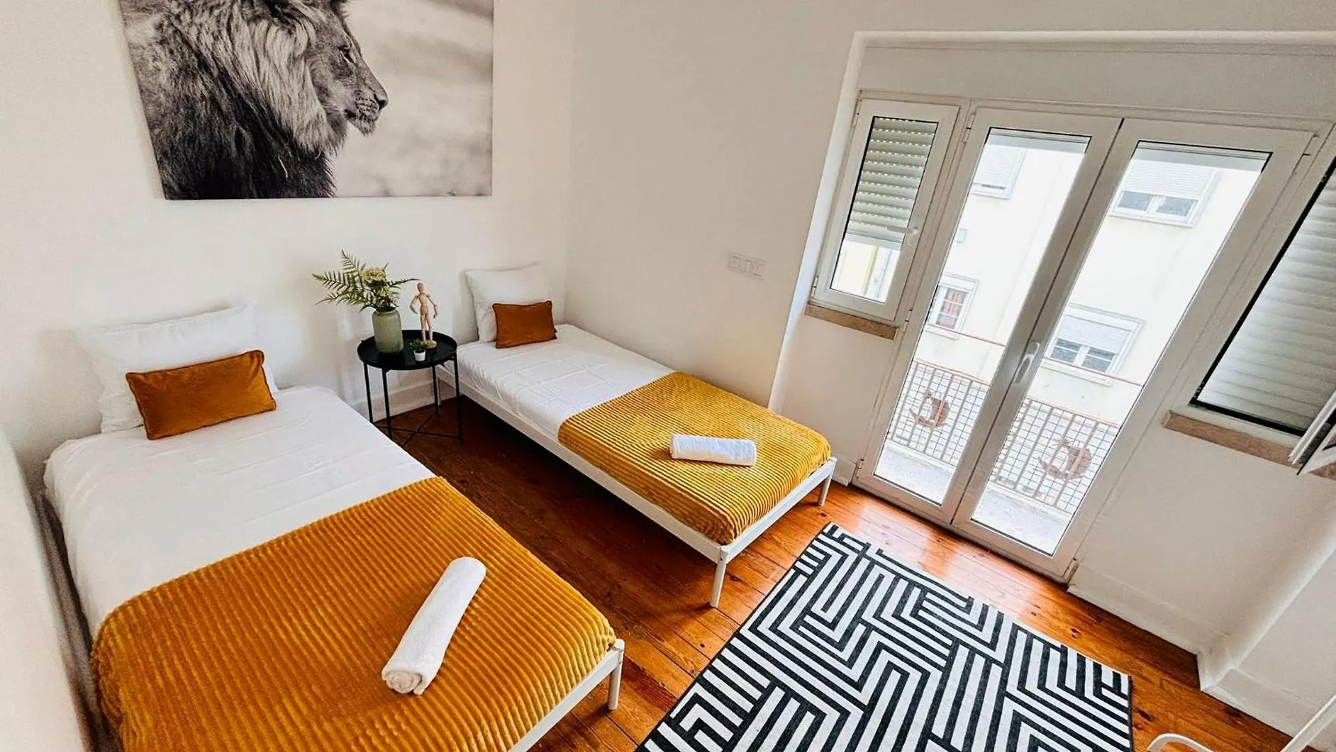 Luxury Central Lisbon Rooms, Best Location For Tourists Hostel